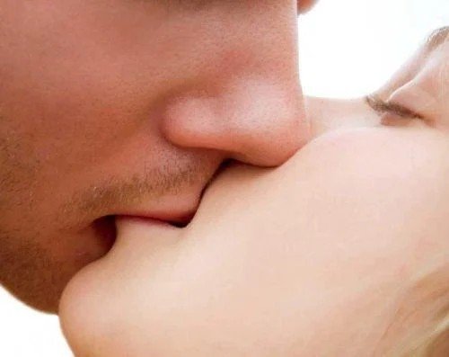 Đá lưỡi là gì và những lưu ý khi hôn
